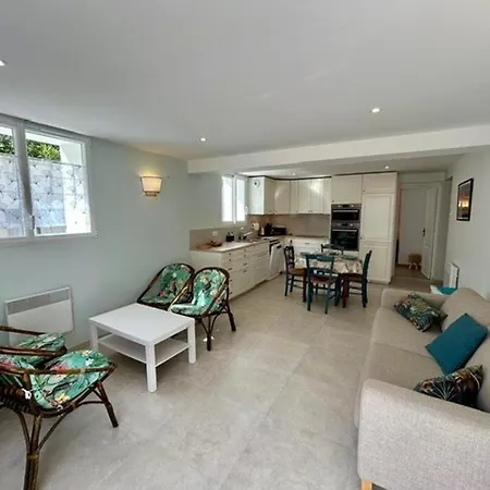 Avec Terrasse, 2 Chambres, Proche - 4 Pers - Fr-1-494-198 Apartment *